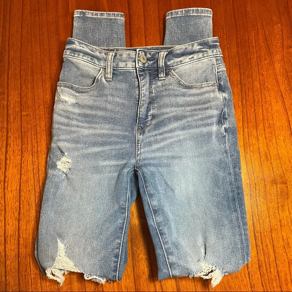 American Eagle distressed super hi-rise jeggings